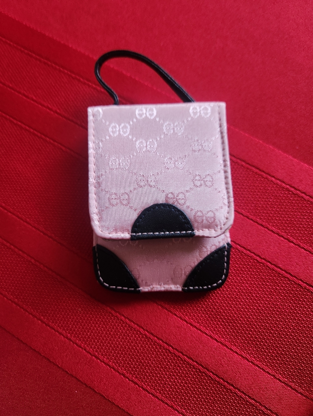 Pink & black mini sewing kit with heart design #heart #travel